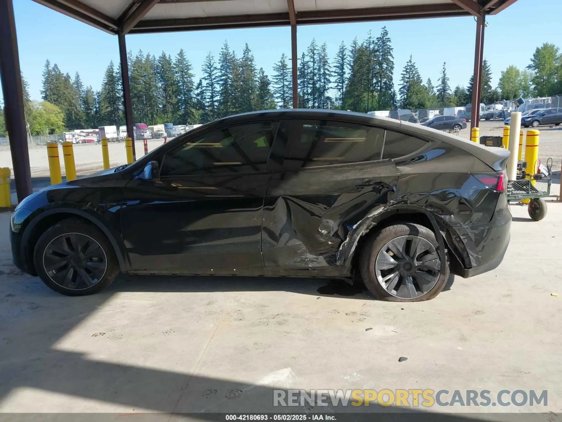 14 Photograph of a damaged car 7SAYGDEE4PF694216 TESLA MODEL Y 2023