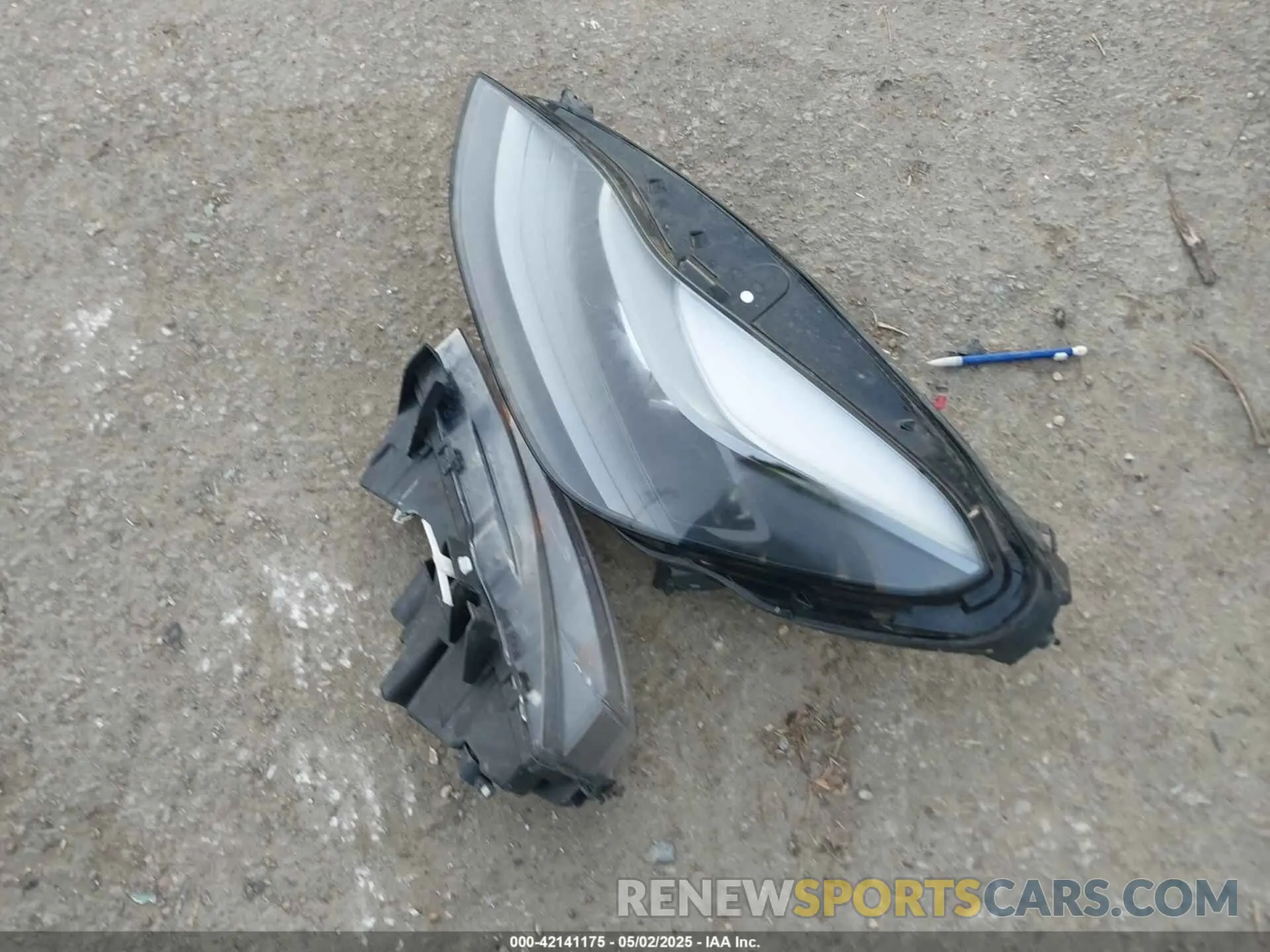 12 Photograph of a damaged car 7SAYGDEE4PF770307 TESLA MODEL Y 2023