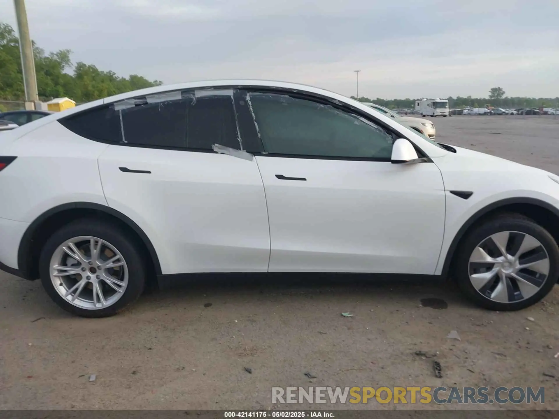 14 Photograph of a damaged car 7SAYGDEE4PF770307 TESLA MODEL Y 2023