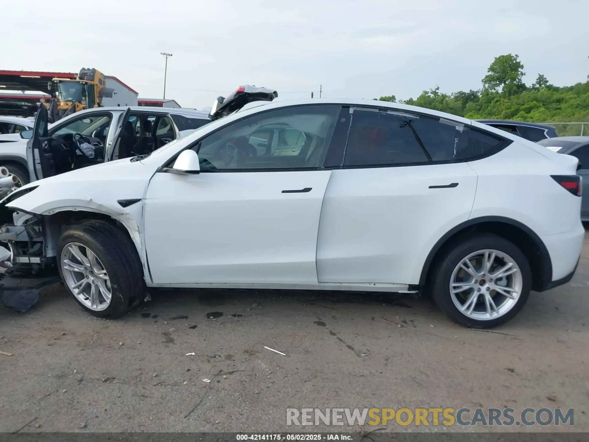 15 Photograph of a damaged car 7SAYGDEE4PF770307 TESLA MODEL Y 2023