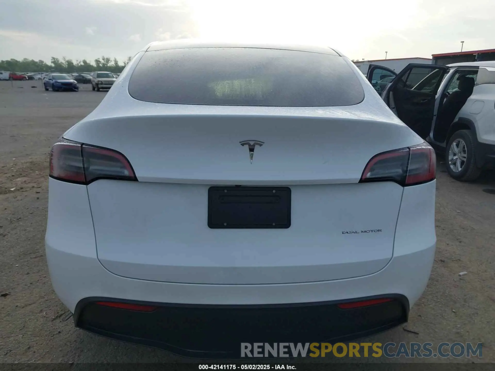17 Photograph of a damaged car 7SAYGDEE4PF770307 TESLA MODEL Y 2023