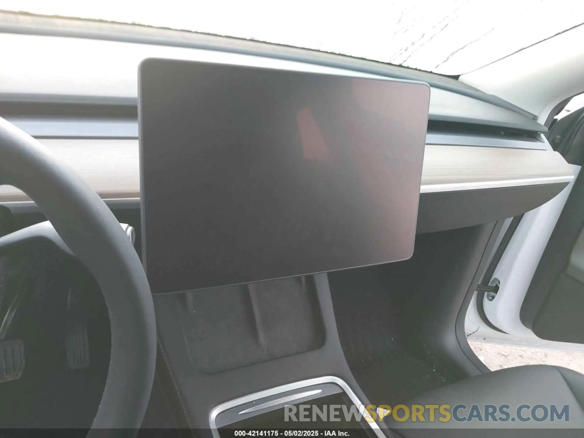 19 Photograph of a damaged car 7SAYGDEE4PF770307 TESLA MODEL Y 2023