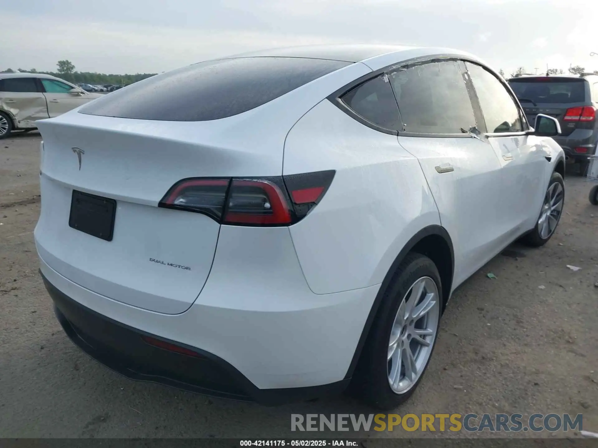 4 Photograph of a damaged car 7SAYGDEE4PF770307 TESLA MODEL Y 2023