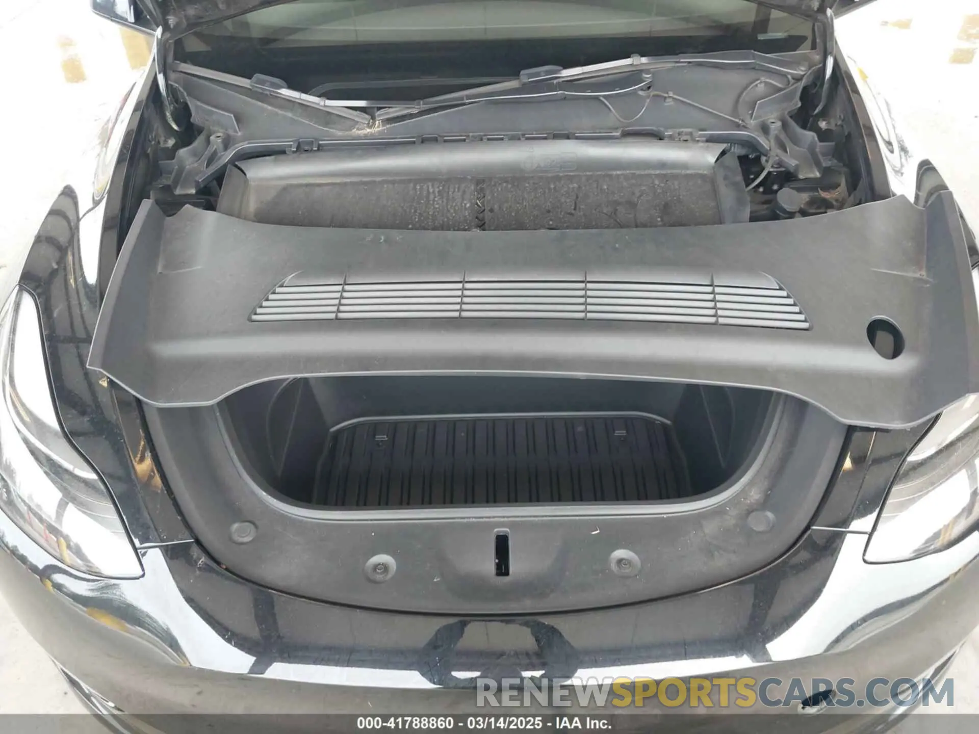 10 Photograph of a damaged car 7SAYGDEE4PF789102 TESLA MODEL Y 2023