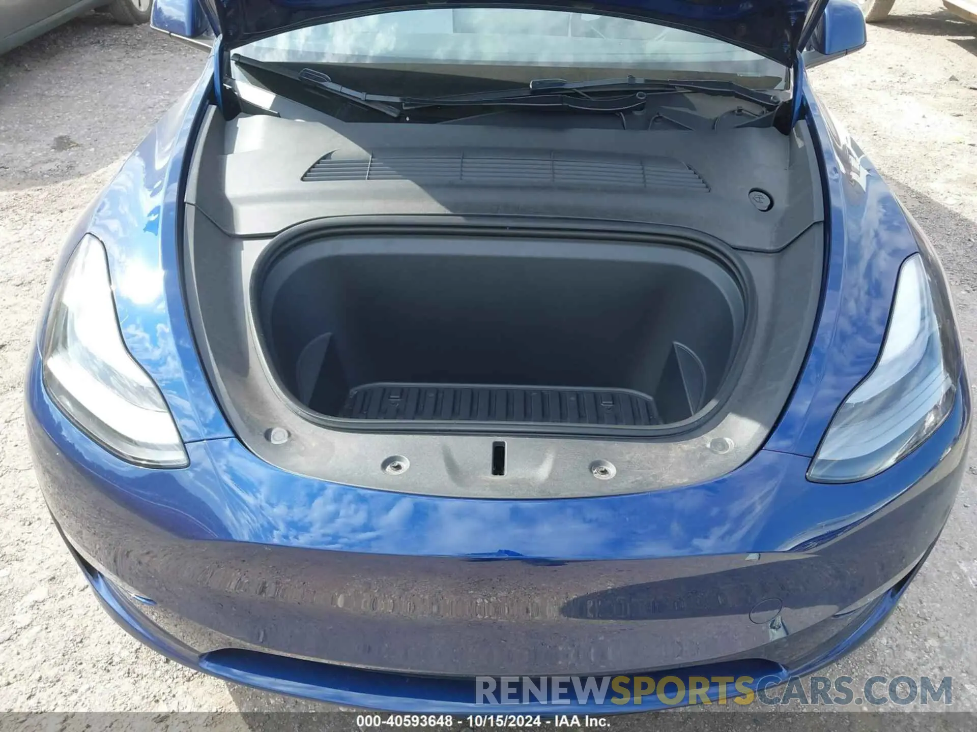 10 Photograph of a damaged car 7SAYGDEE4PF806190 TESLA MODEL Y 2023