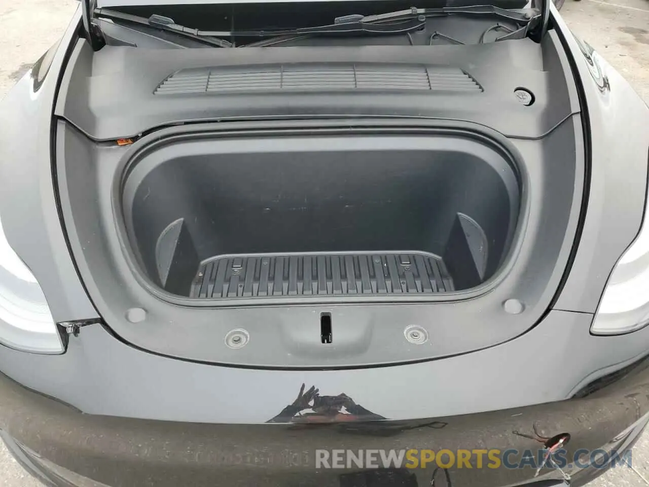 11 Photograph of a damaged car 7SAYGDEE4PF825709 TESLA MODEL Y 2023