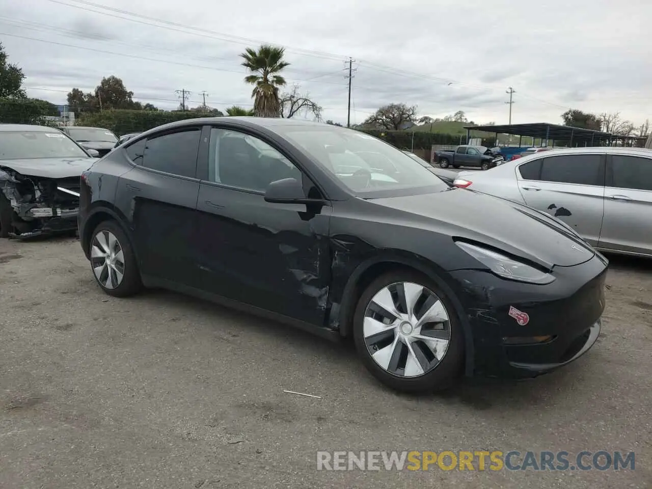 4 Photograph of a damaged car 7SAYGDEE4PF825709 TESLA MODEL Y 2023