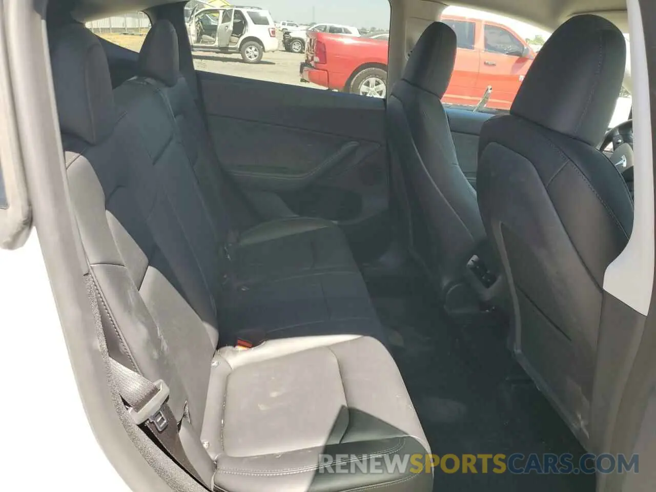 10 Photograph of a damaged car 7SAYGDEE4PF825757 TESLA MODEL Y 2023