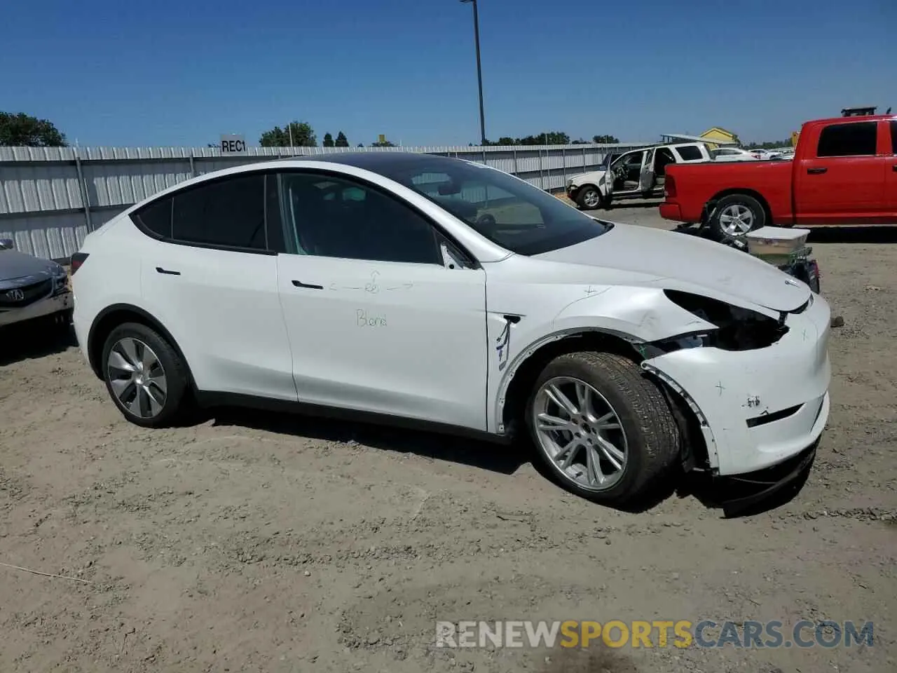 4 Photograph of a damaged car 7SAYGDEE4PF825757 TESLA MODEL Y 2023