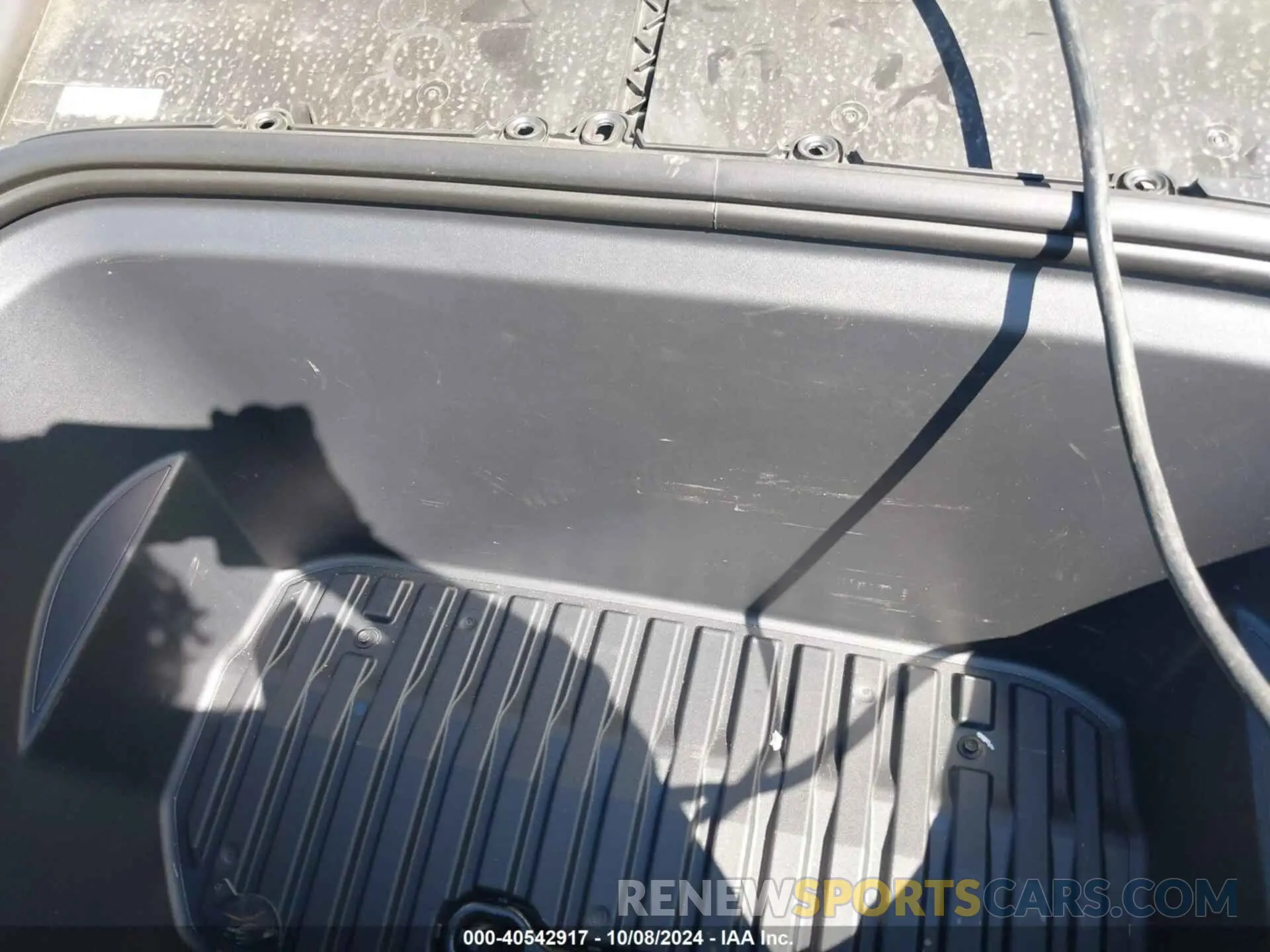 10 Photograph of a damaged car 7SAYGDEE4PF880614 TESLA MODEL Y 2023