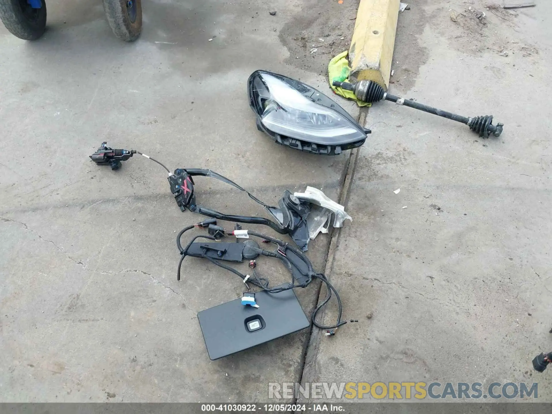 22 Photograph of a damaged car 7SAYGDEE4PF890463 TESLA MODEL Y 2023