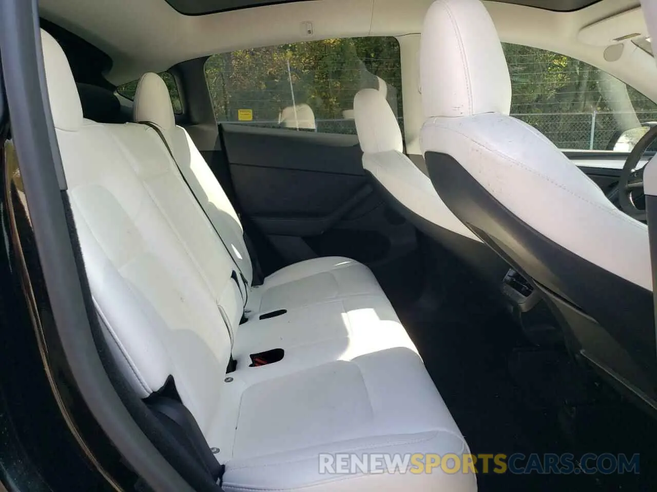 10 Photograph of a damaged car 7SAYGDEE4PF891600 TESLA MODEL Y 2023