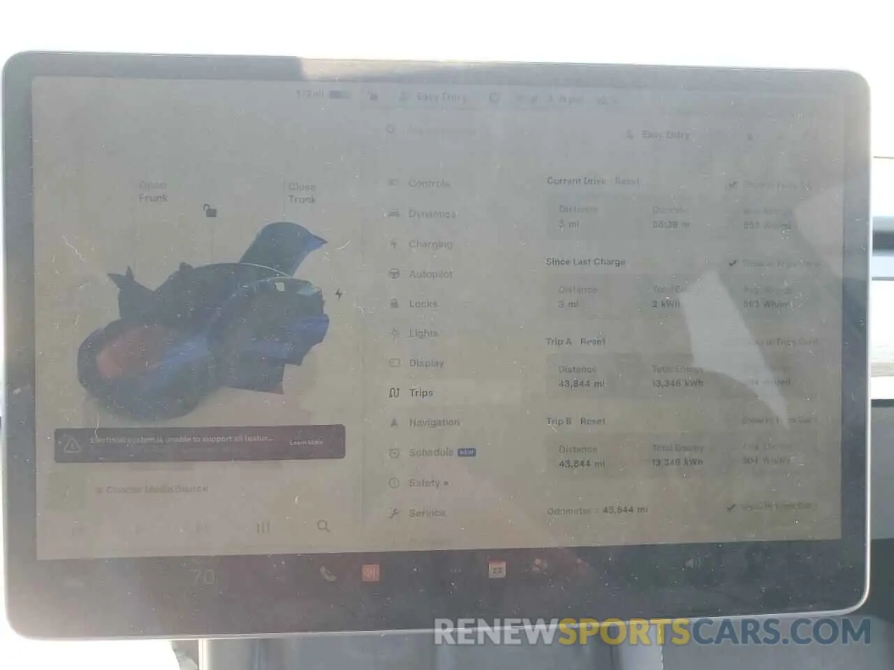 9 Photograph of a damaged car 7SAYGDEE5PA039494 TESLA MODEL Y 2023