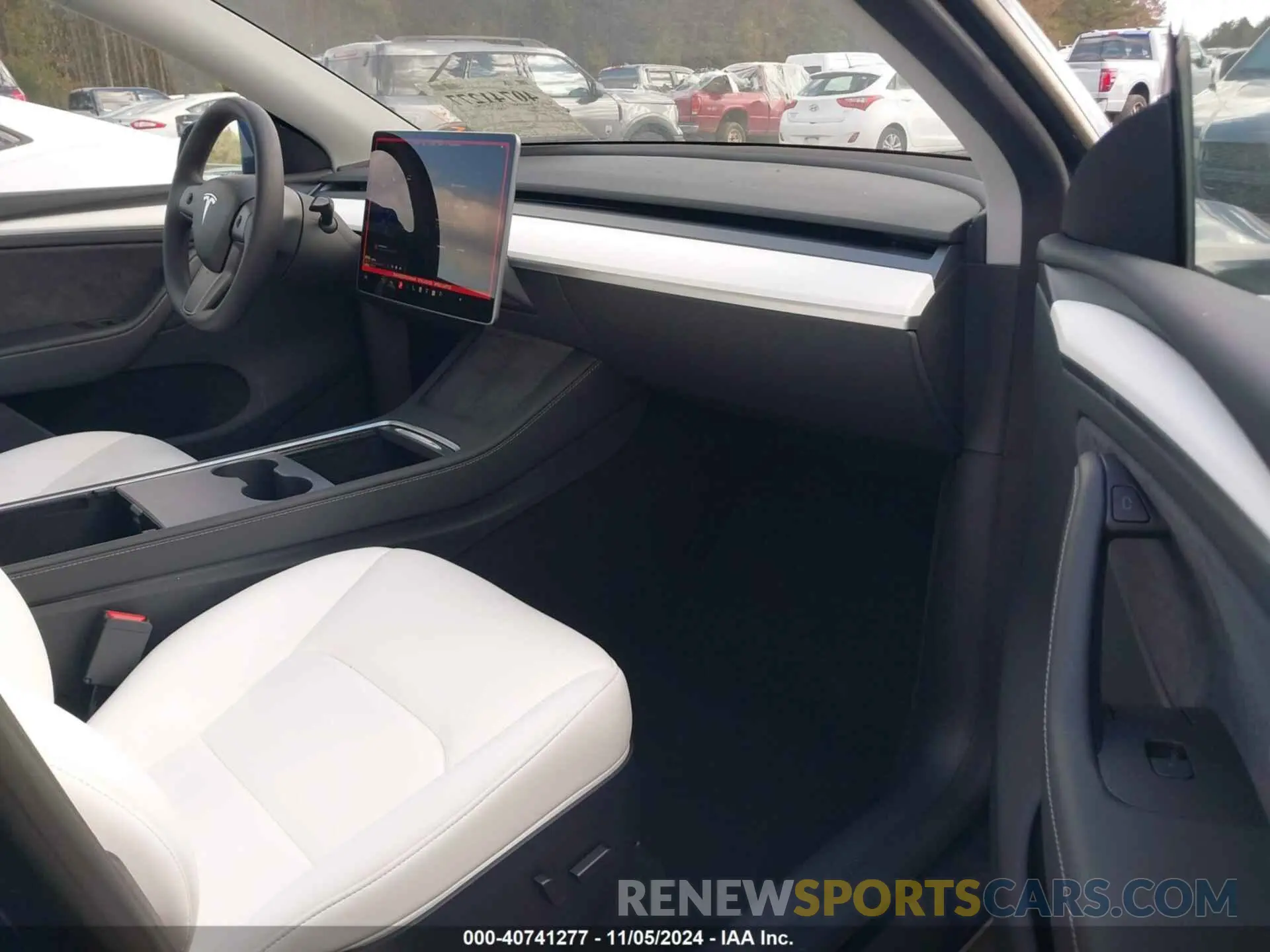 5 Photograph of a damaged car 7SAYGDEE5PA090946 TESLA MODEL Y 2023