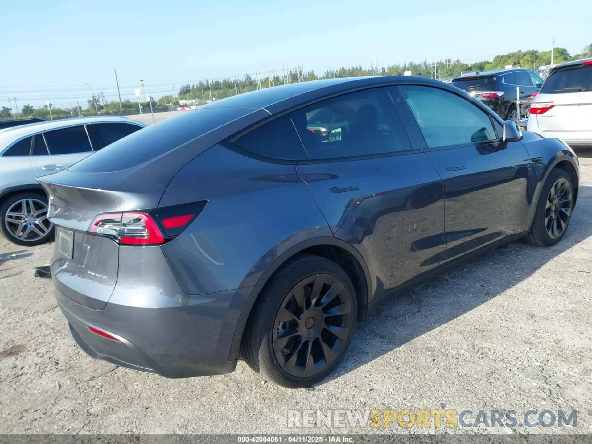 4 Photograph of a damaged car 7SAYGDEE5PA099226 TESLA MODEL Y 2023