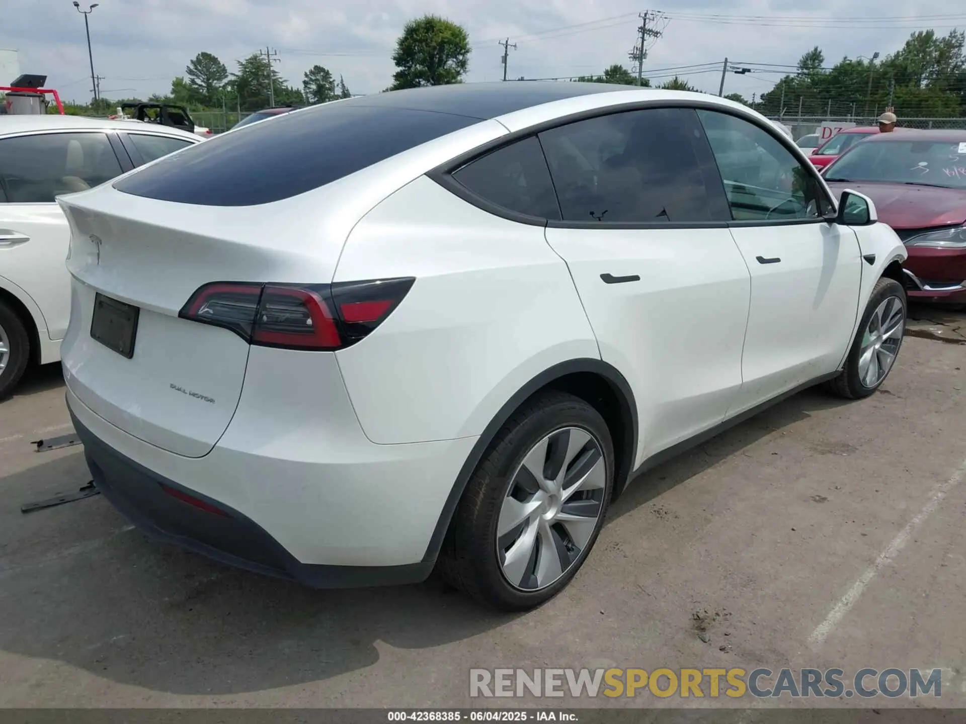 4 Photograph of a damaged car 7SAYGDEE5PA114310 TESLA MODEL Y 2023