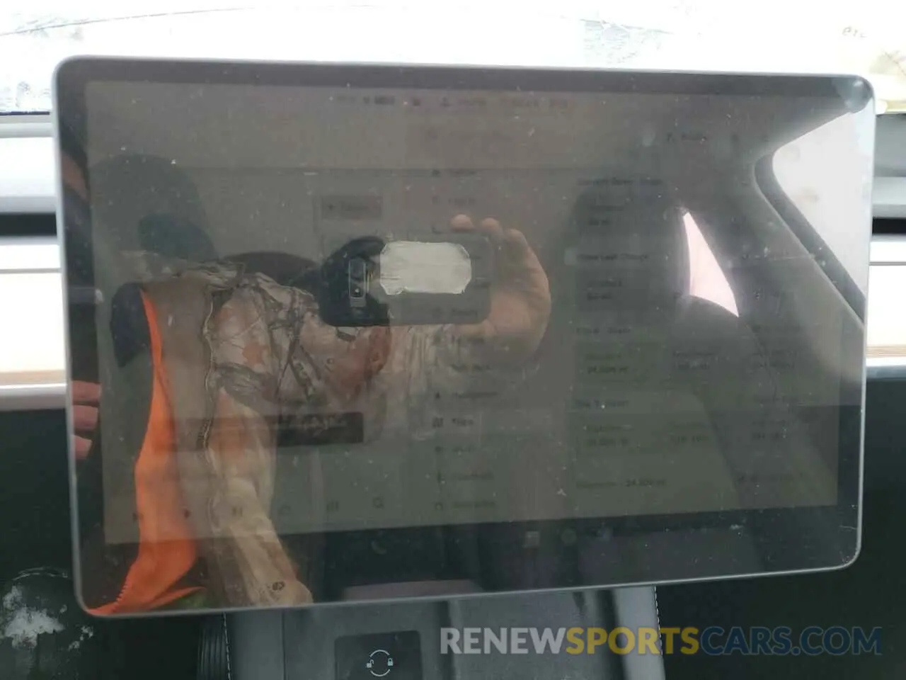 9 Photograph of a damaged car 7SAYGDEE5PA181019 TESLA MODEL Y 2023