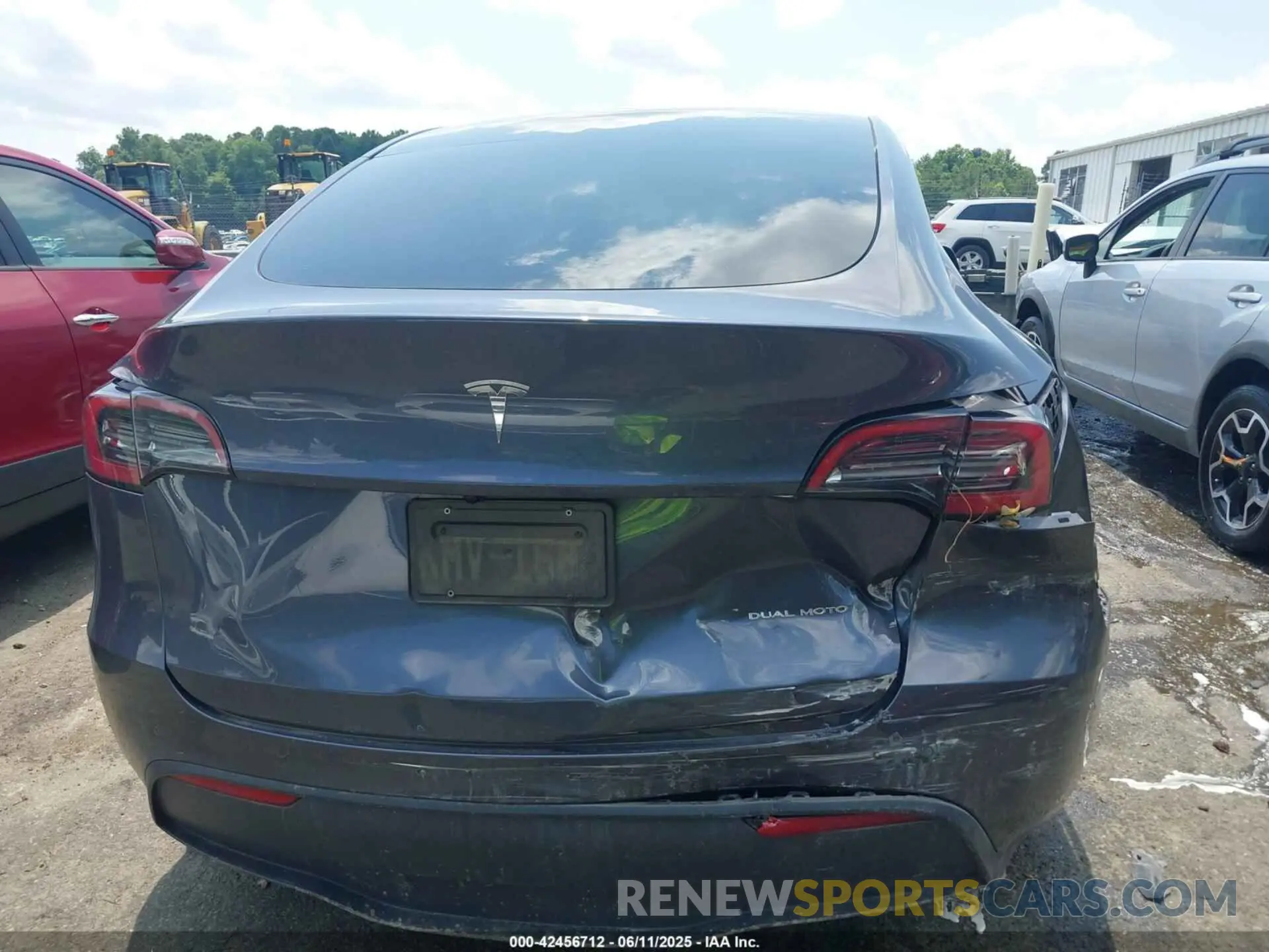 15 Photograph of a damaged car 7SAYGDEE5PA184258 TESLA MODEL Y 2023