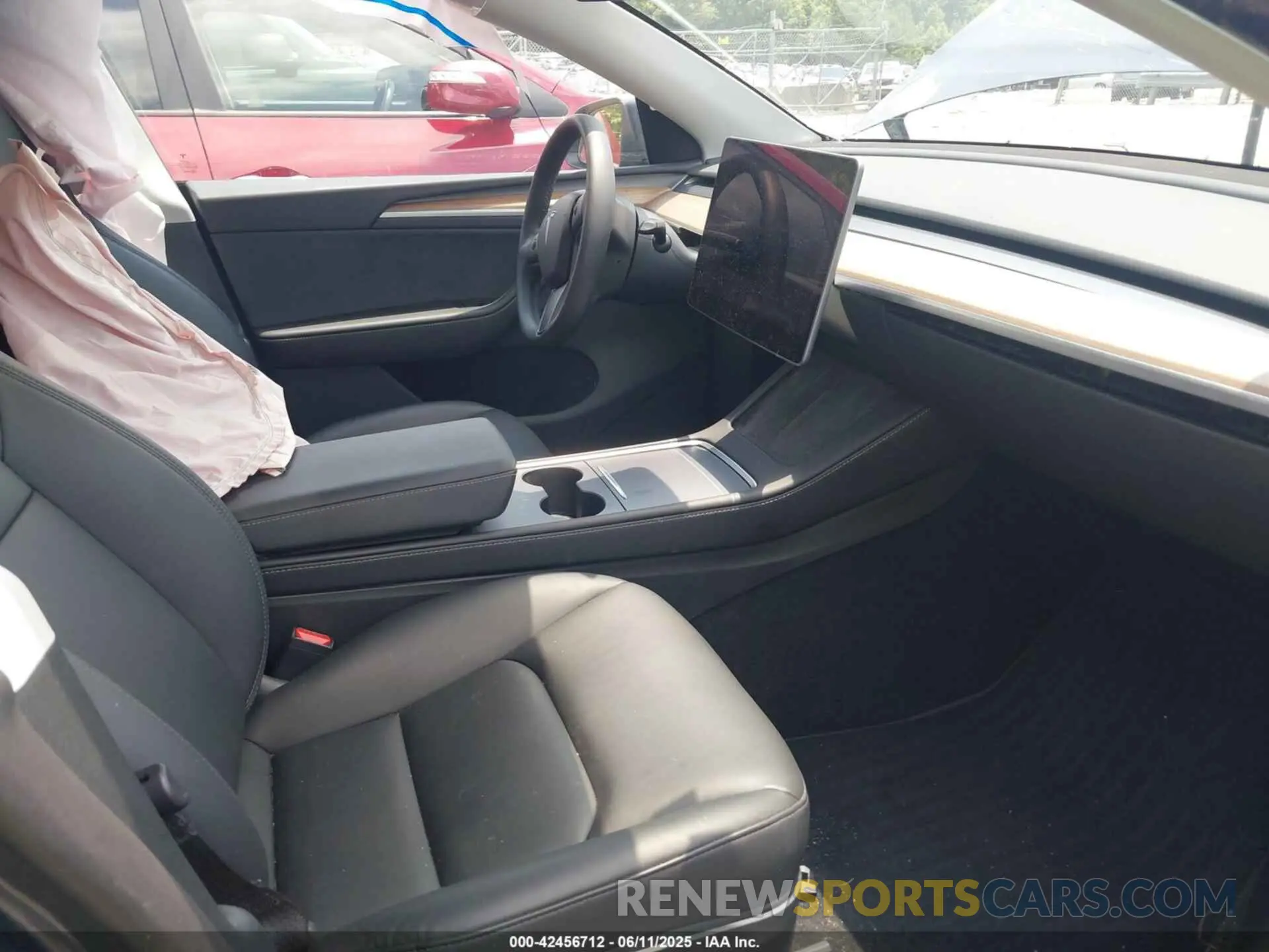 5 Photograph of a damaged car 7SAYGDEE5PA184258 TESLA MODEL Y 2023