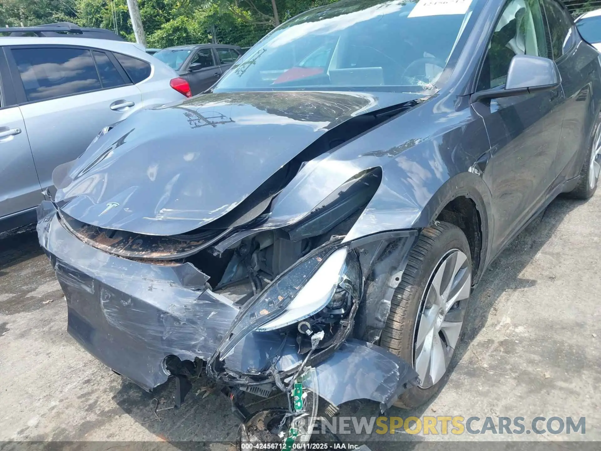 6 Photograph of a damaged car 7SAYGDEE5PA184258 TESLA MODEL Y 2023