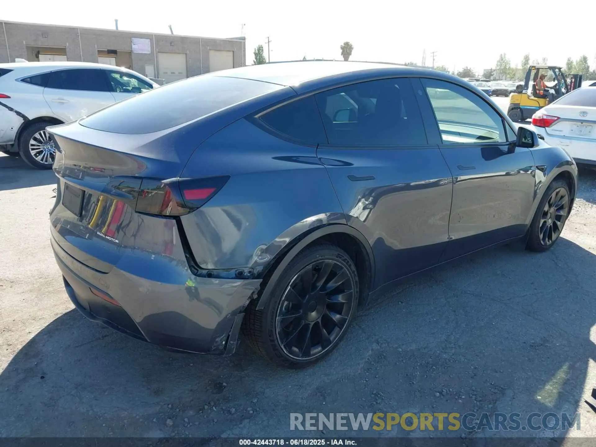4 Photograph of a damaged car 7SAYGDEE5PF588017 TESLA MODEL Y 2023