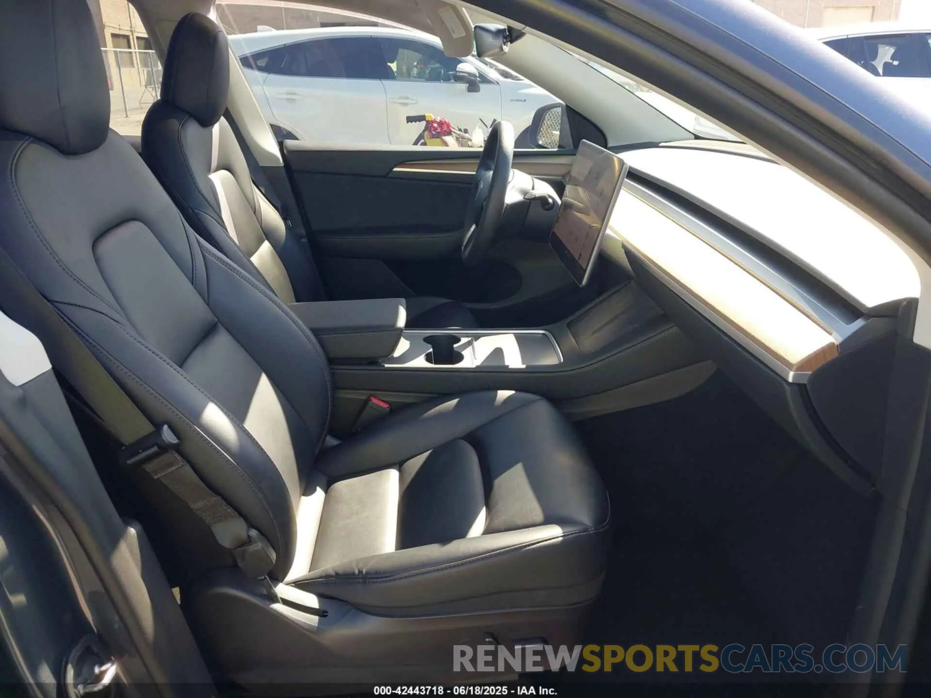 5 Photograph of a damaged car 7SAYGDEE5PF588017 TESLA MODEL Y 2023