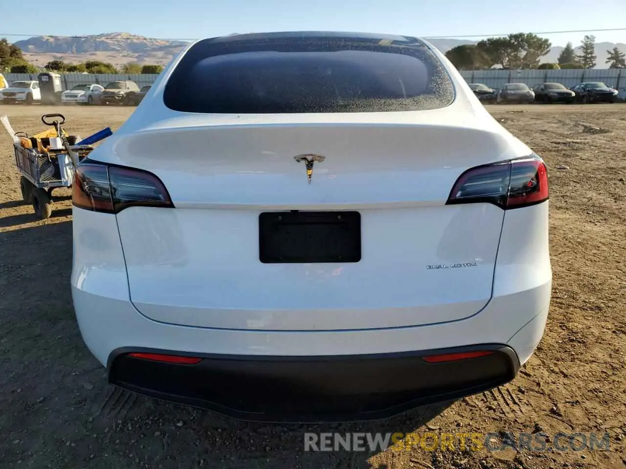 6 Photograph of a damaged car 7SAYGDEE5PF593881 TESLA MODEL Y 2023