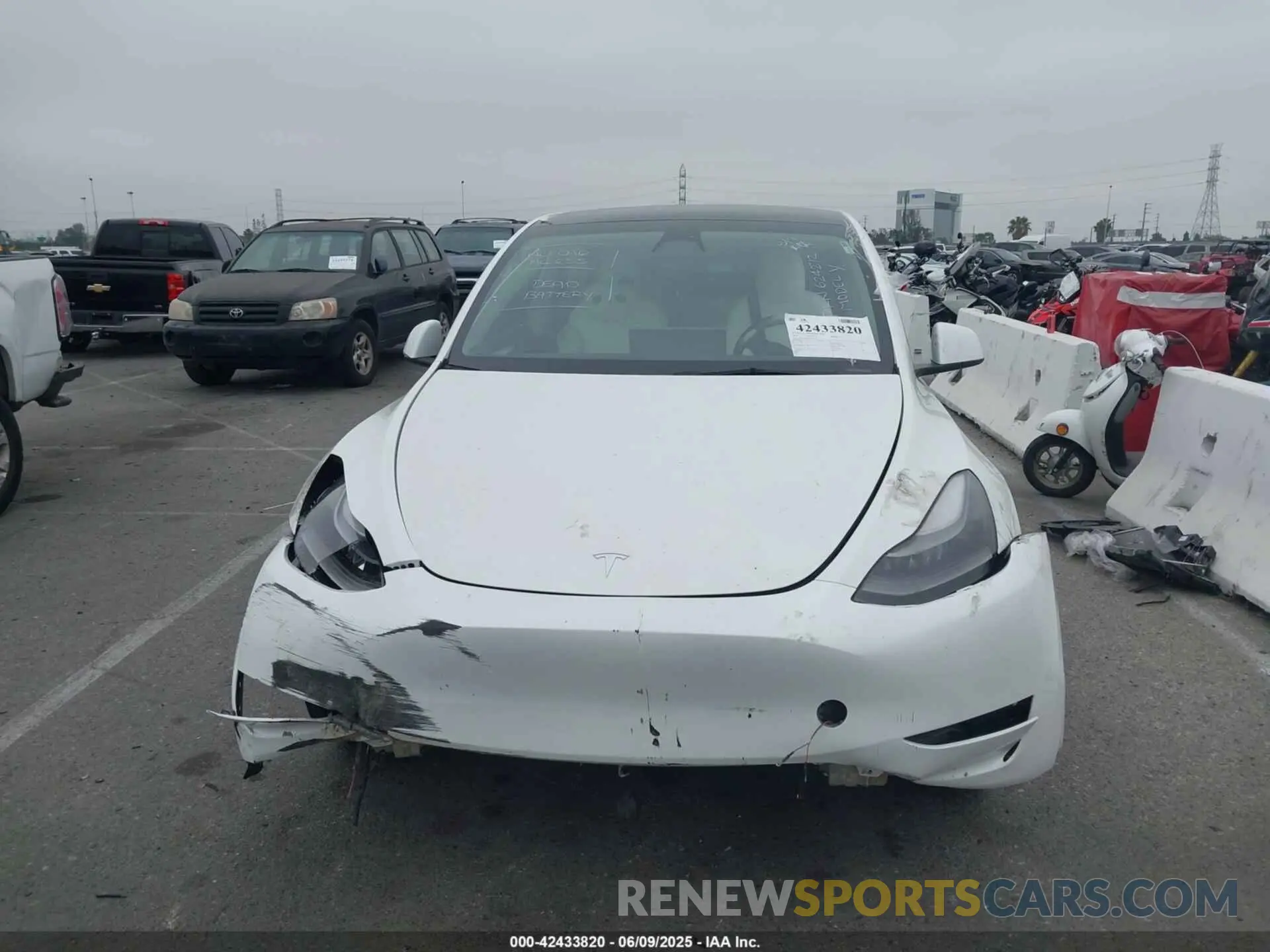 11 Photograph of a damaged car 7SAYGDEE5PF624272 TESLA MODEL Y 2023