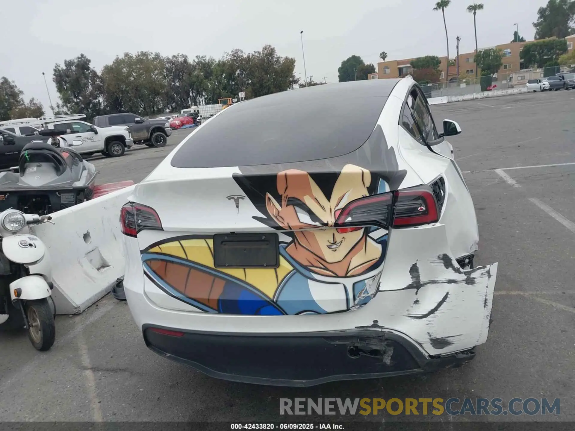 15 Photograph of a damaged car 7SAYGDEE5PF624272 TESLA MODEL Y 2023