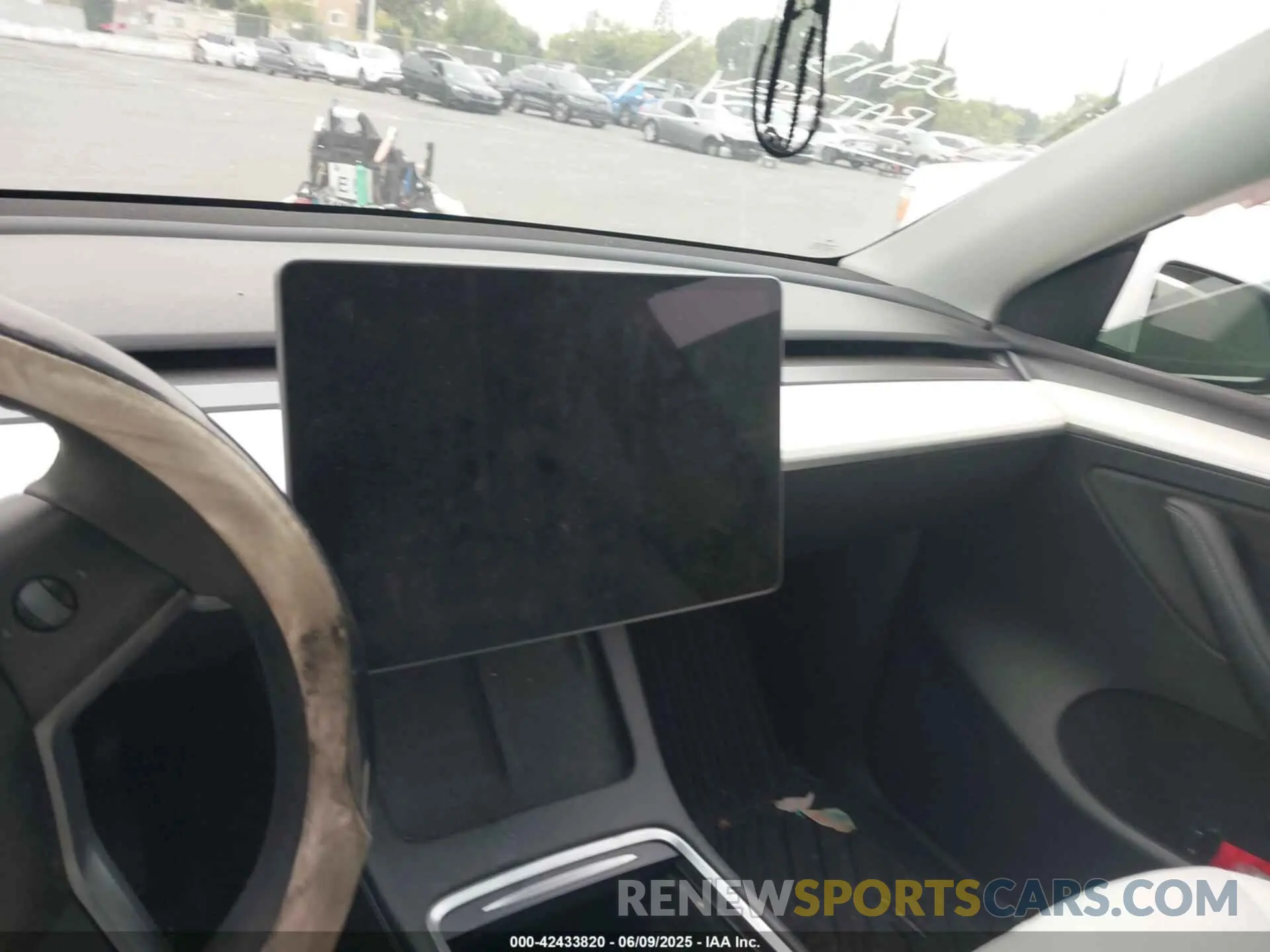 17 Photograph of a damaged car 7SAYGDEE5PF624272 TESLA MODEL Y 2023