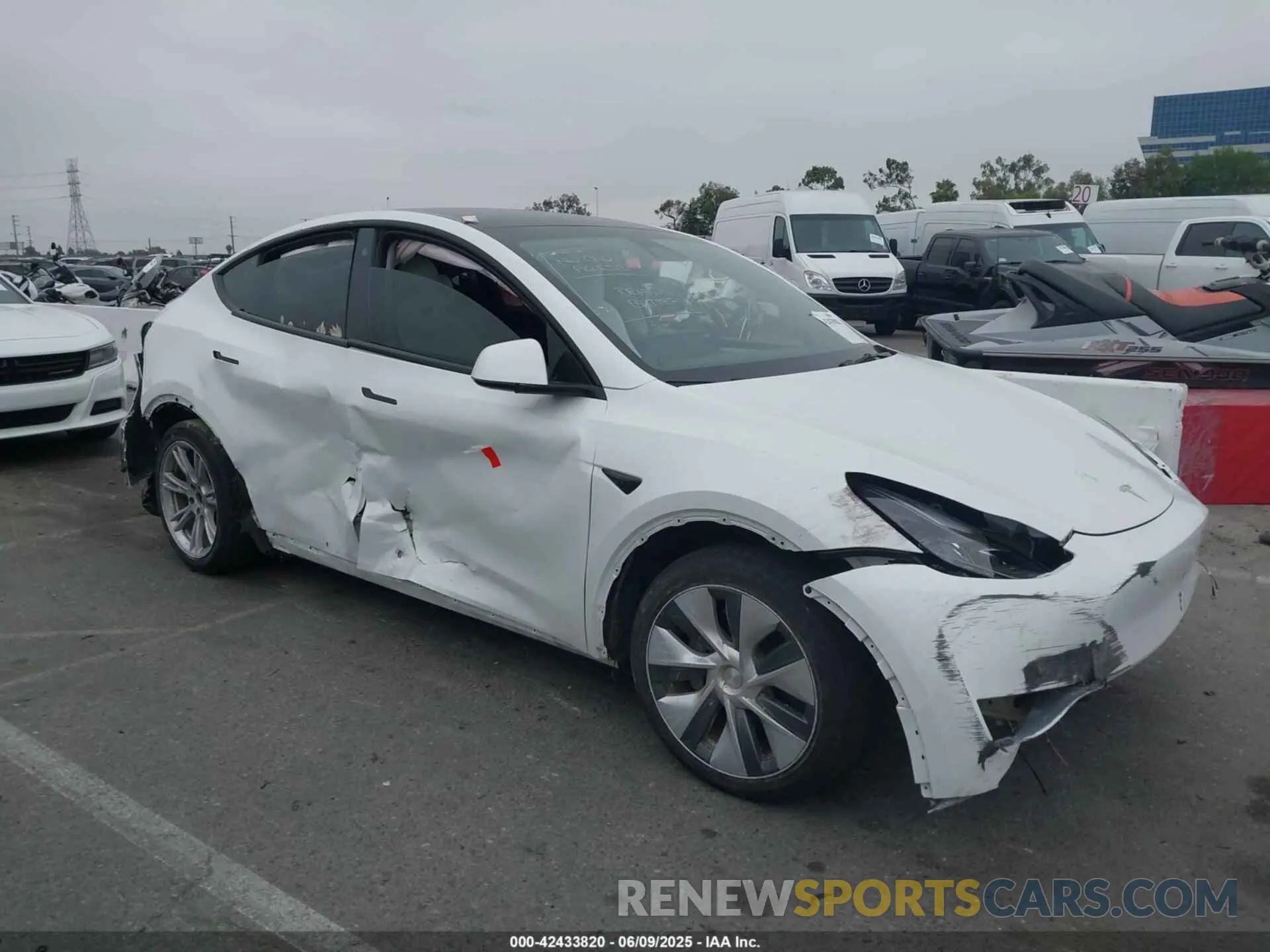 6 Photograph of a damaged car 7SAYGDEE5PF624272 TESLA MODEL Y 2023
