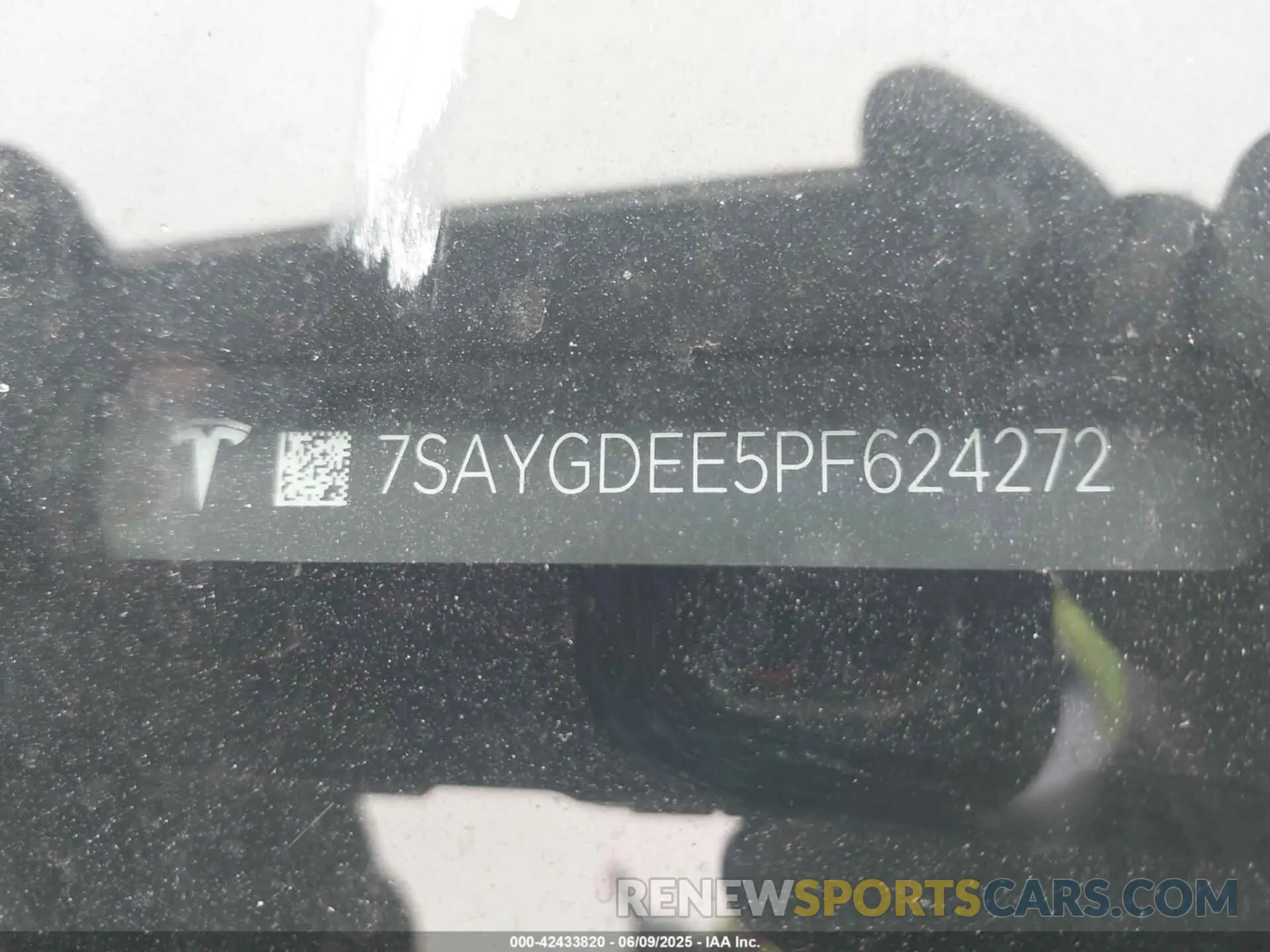 9 Photograph of a damaged car 7SAYGDEE5PF624272 TESLA MODEL Y 2023