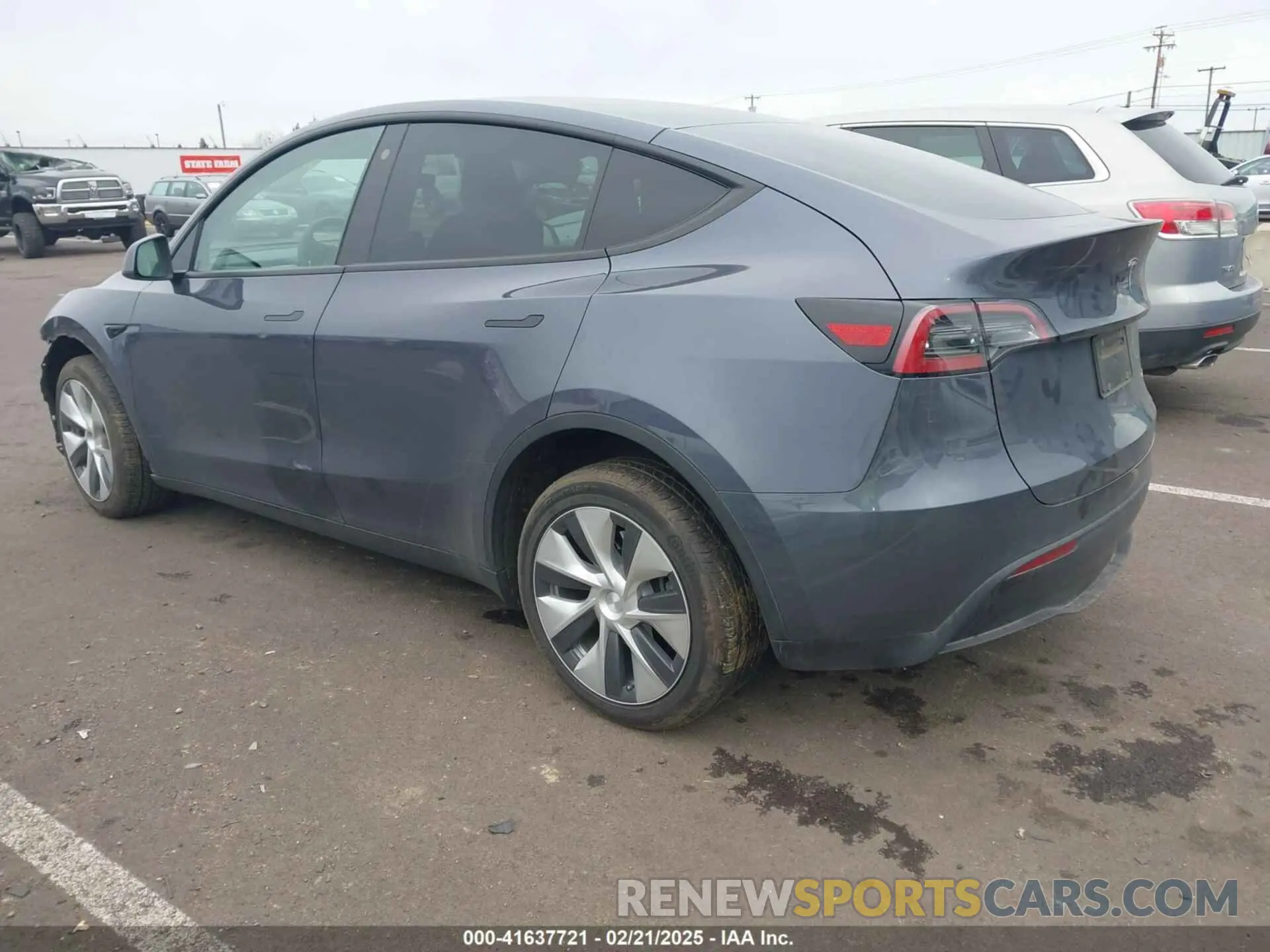 3 Photograph of a damaged car 7SAYGDEE5PF685301 TESLA MODEL Y 2023