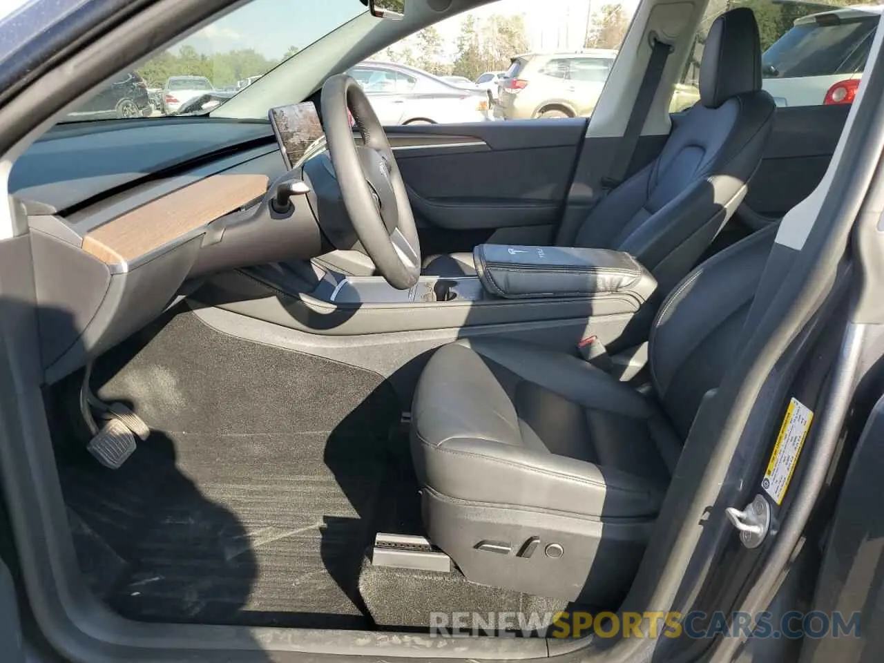 7 Photograph of a damaged car 7SAYGDEE5PF761194 TESLA MODEL Y 2023