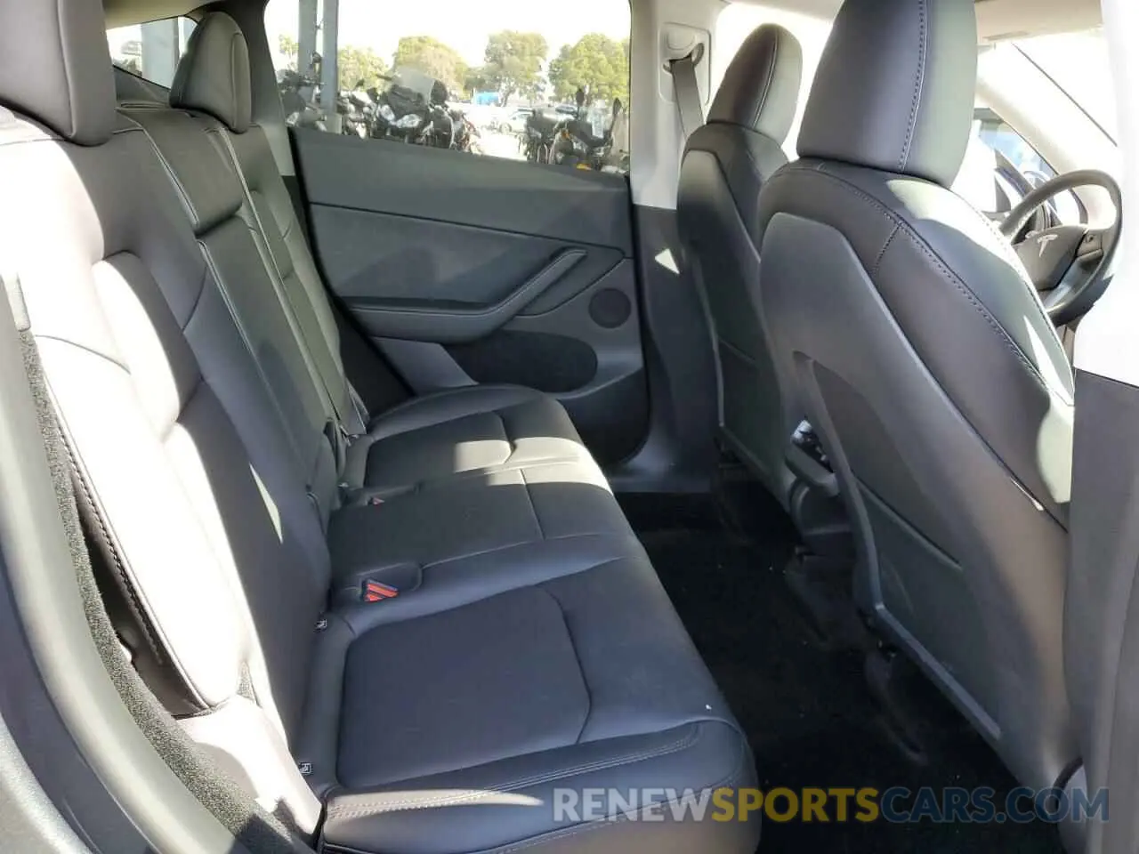 10 Photograph of a damaged car 7SAYGDEE5PF905505 TESLA MODEL Y 2023