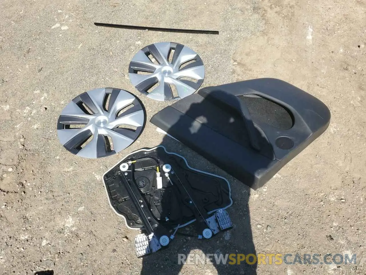 12 Photograph of a damaged car 7SAYGDEE5PF909201 TESLA MODEL Y 2023