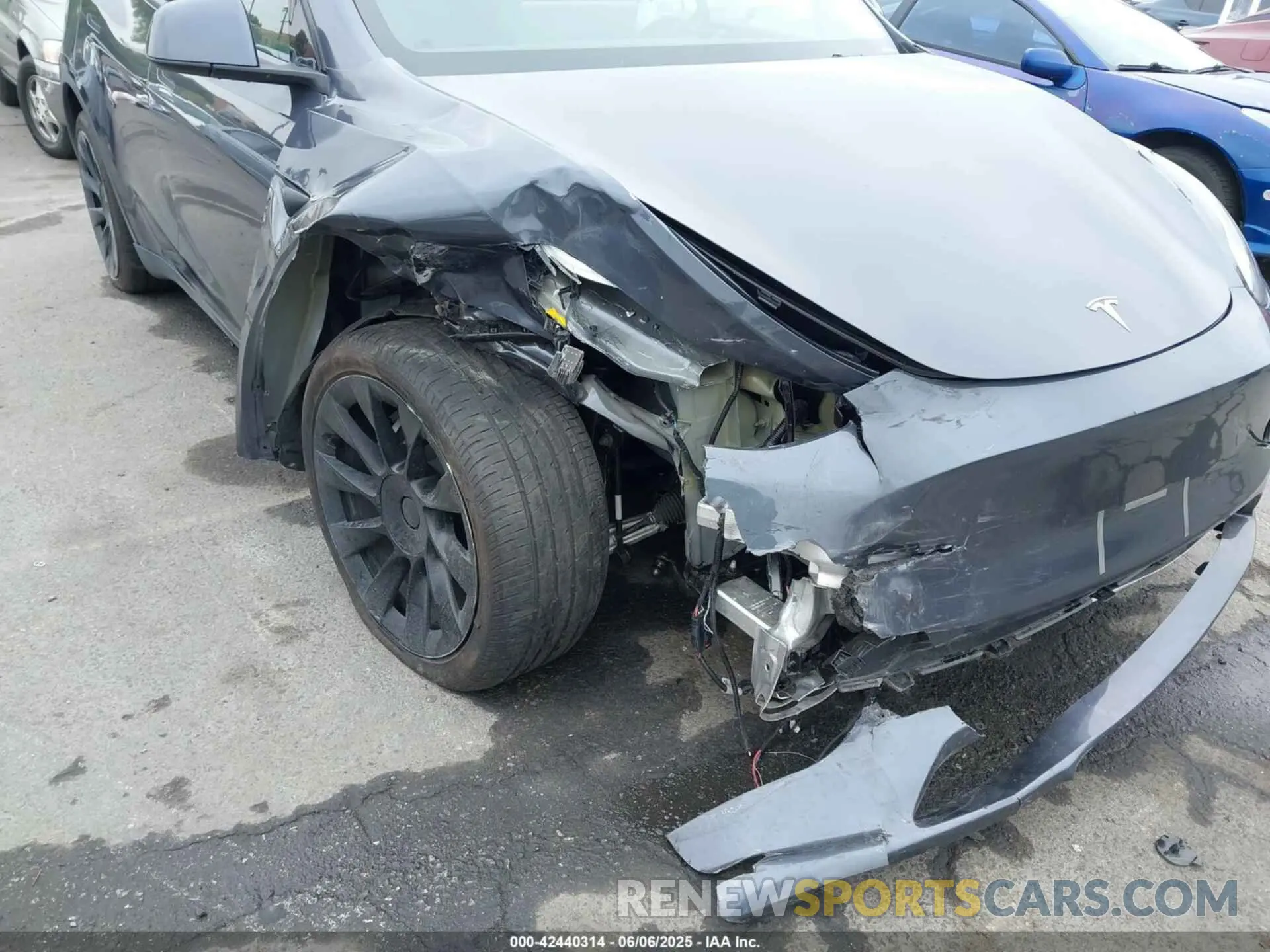 6 Photograph of a damaged car 7SAYGDEE5PF916715 TESLA MODEL Y 2023