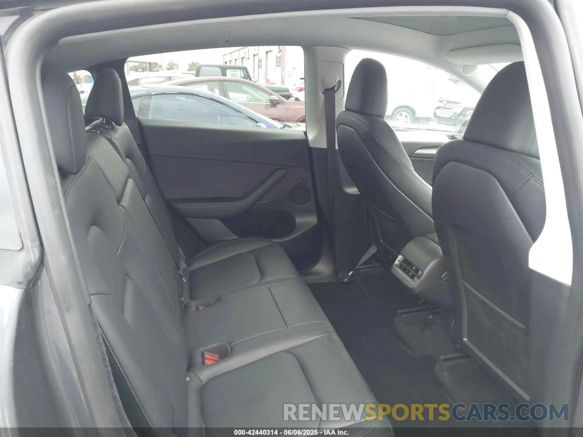 8 Photograph of a damaged car 7SAYGDEE5PF916715 TESLA MODEL Y 2023
