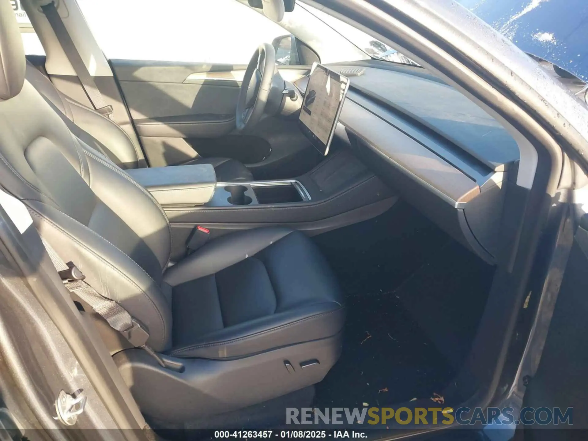 5 Photograph of a damaged car 7SAYGDEE6PA081947 TESLA MODEL Y 2023