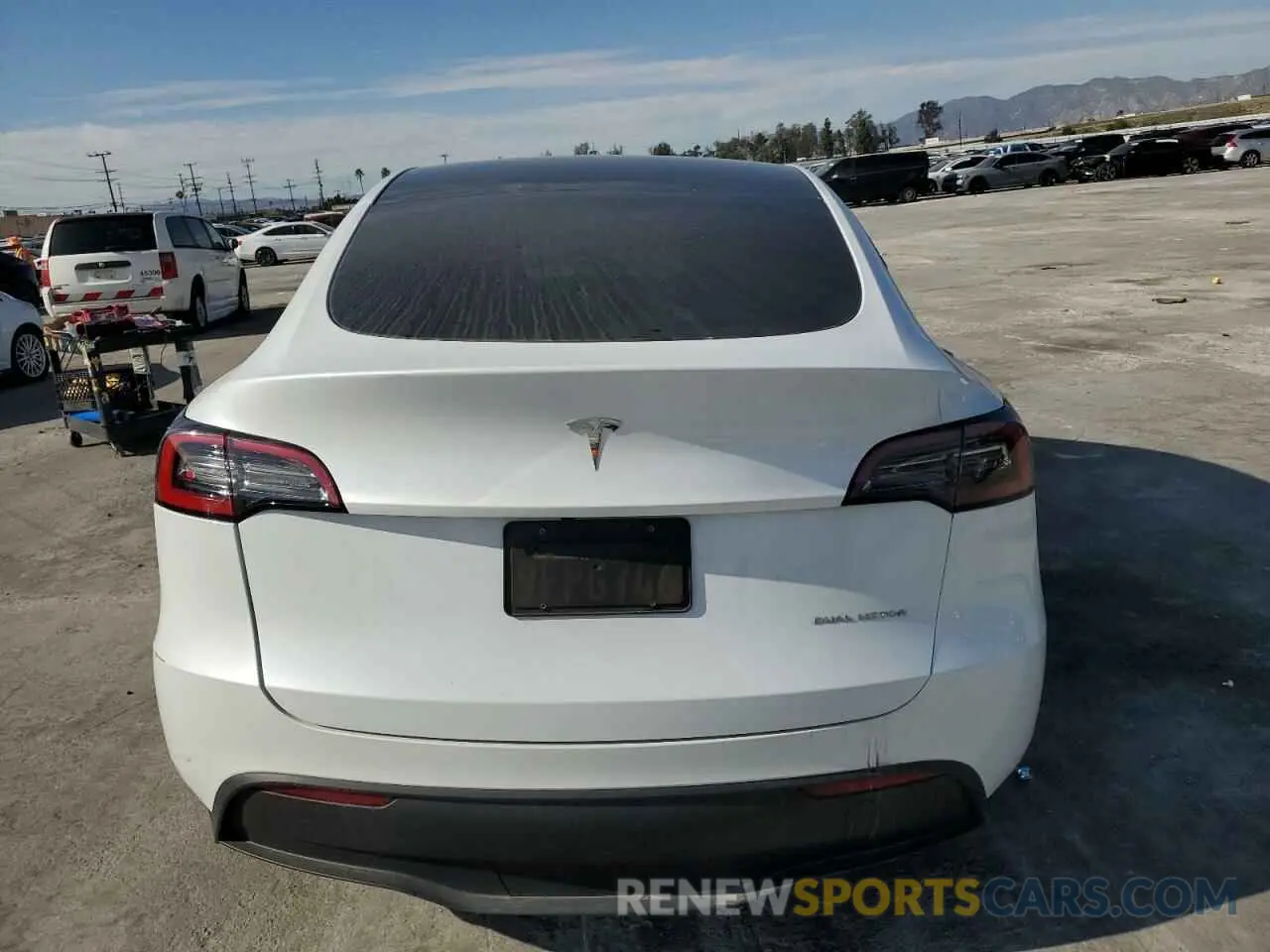 6 Photograph of a damaged car 7SAYGDEE6PA086727 TESLA MODEL Y 2023