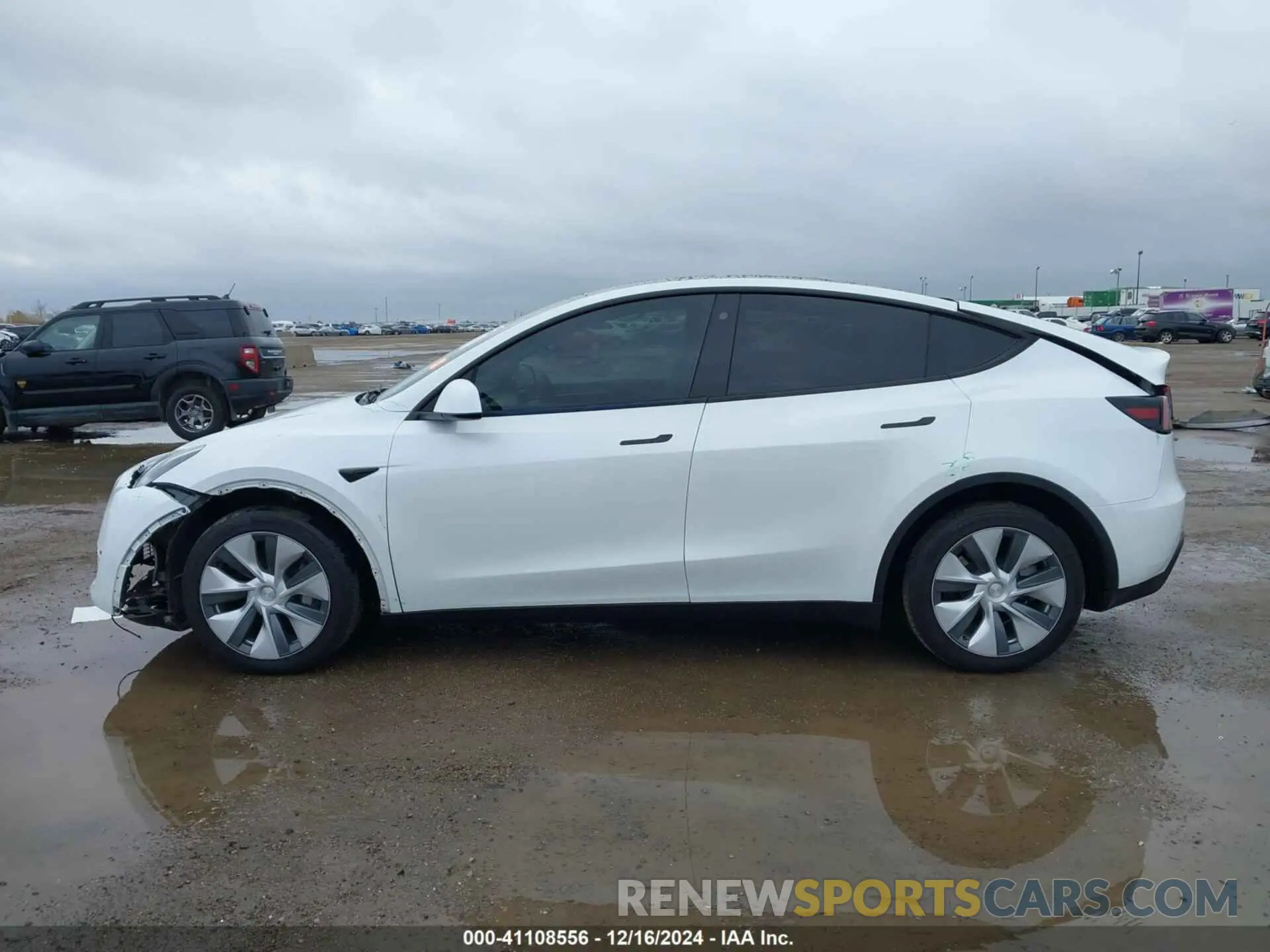 13 Photograph of a damaged car 7SAYGDEE6PA095394 TESLA MODEL Y 2023