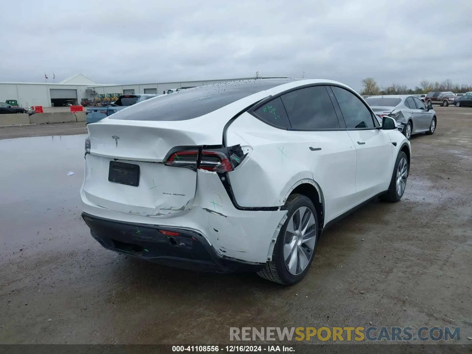 4 Photograph of a damaged car 7SAYGDEE6PA095394 TESLA MODEL Y 2023