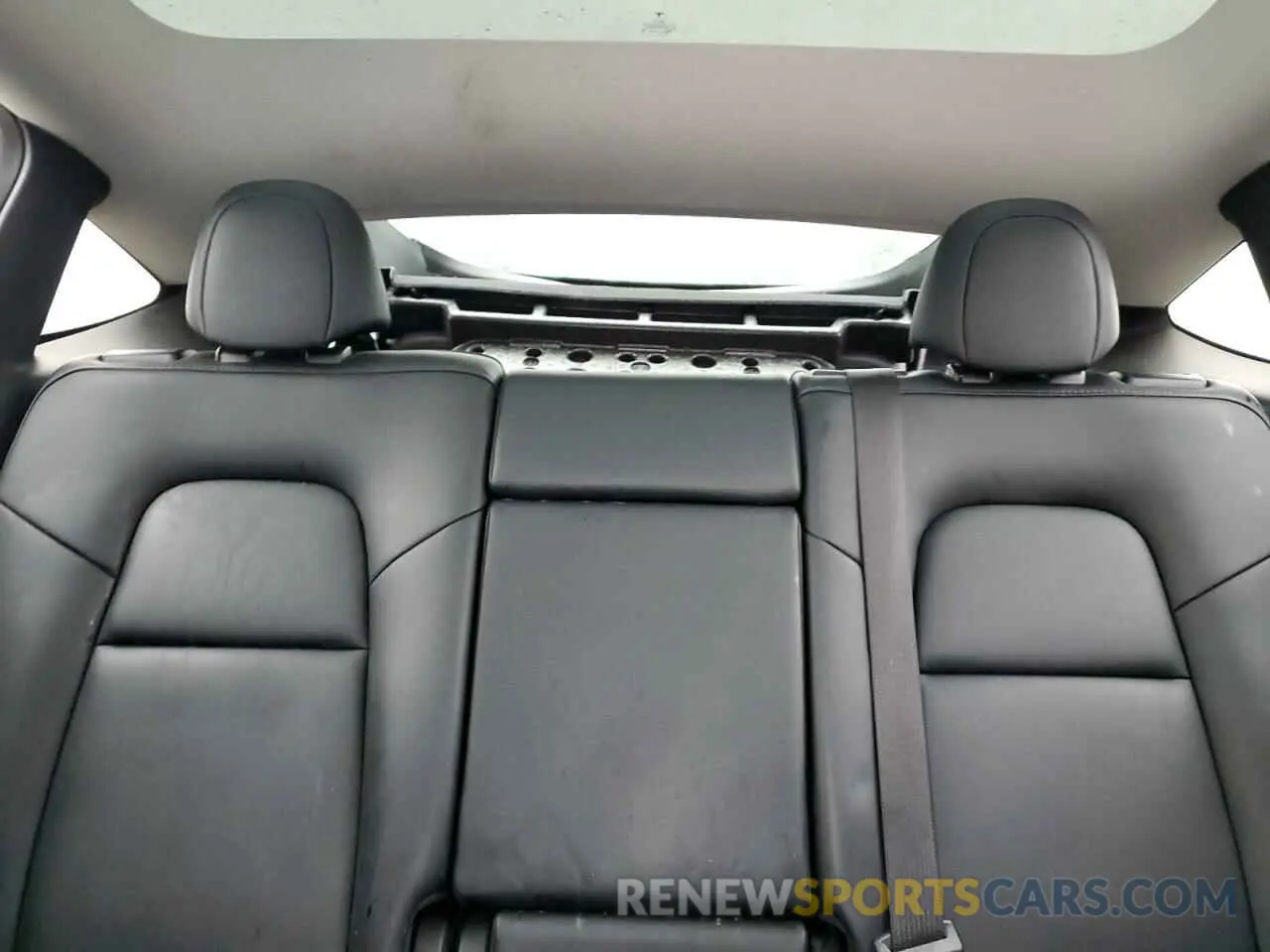 10 Photograph of a damaged car 7SAYGDEE6PA103185 TESLA MODEL Y 2023