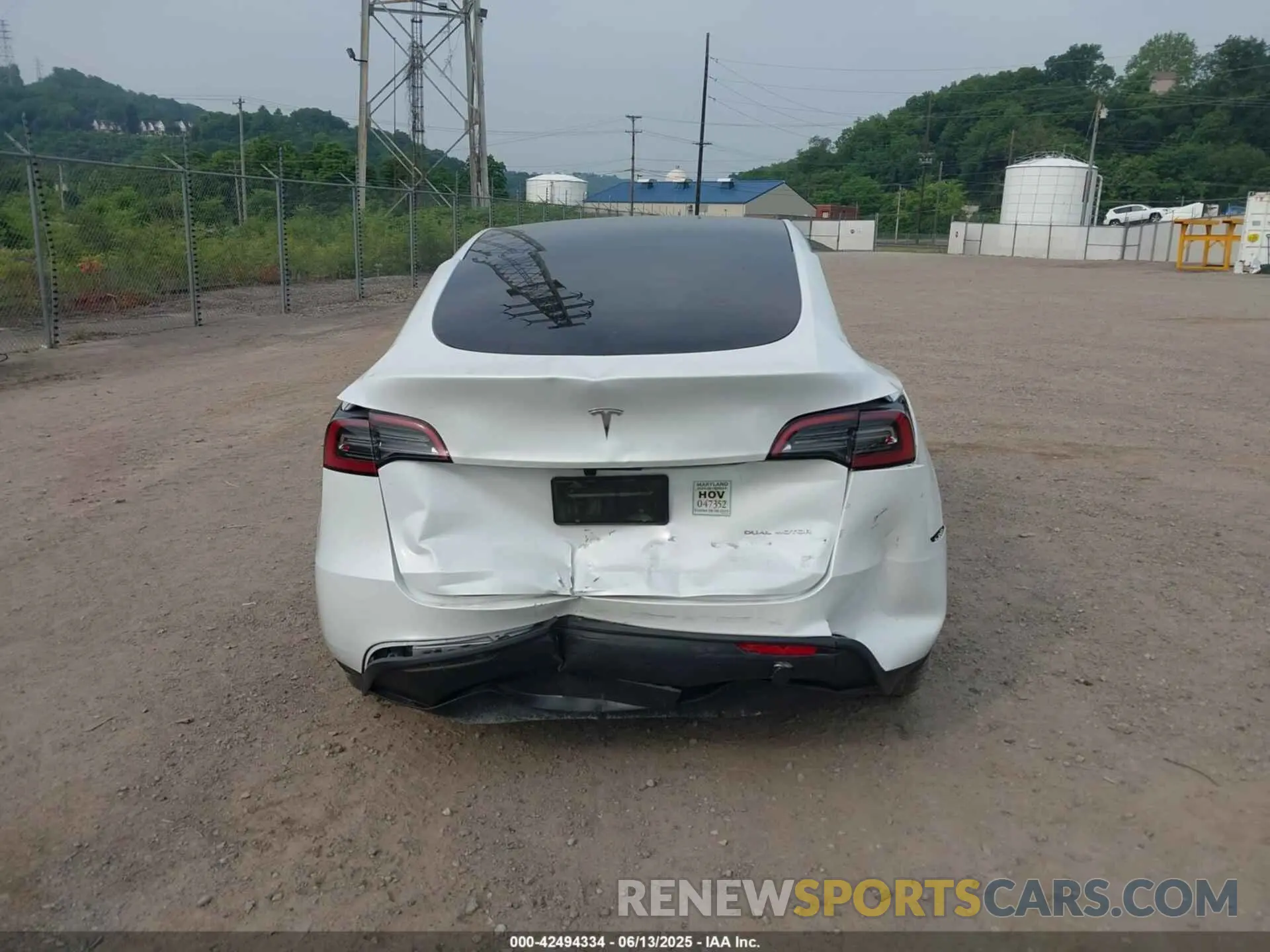 16 Photograph of a damaged car 7SAYGDEE6PA135196 TESLA MODEL Y 2023