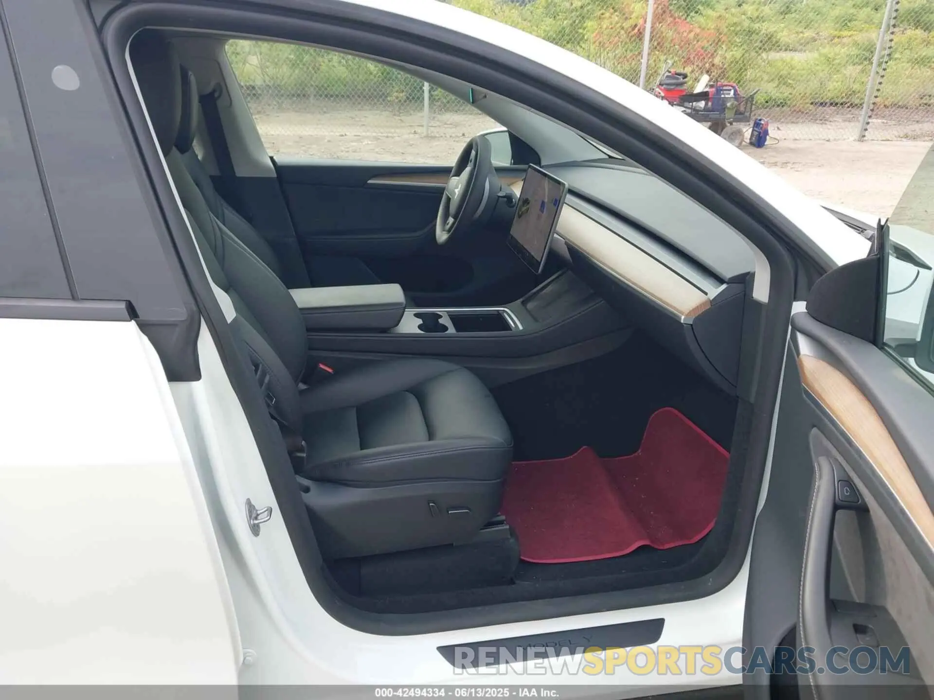 5 Photograph of a damaged car 7SAYGDEE6PA135196 TESLA MODEL Y 2023