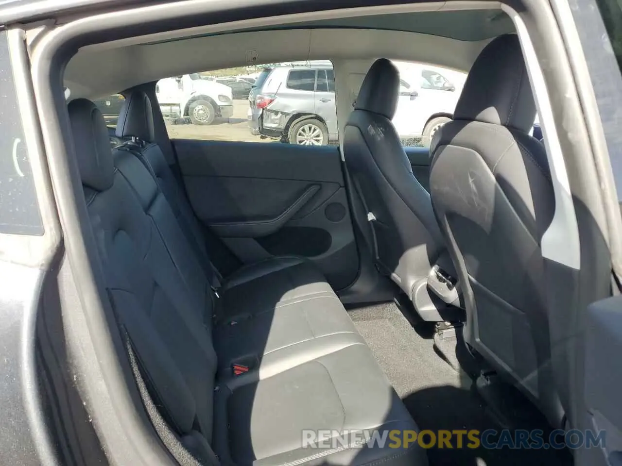 10 Photograph of a damaged car 7SAYGDEE6PA143010 TESLA MODEL Y 2023