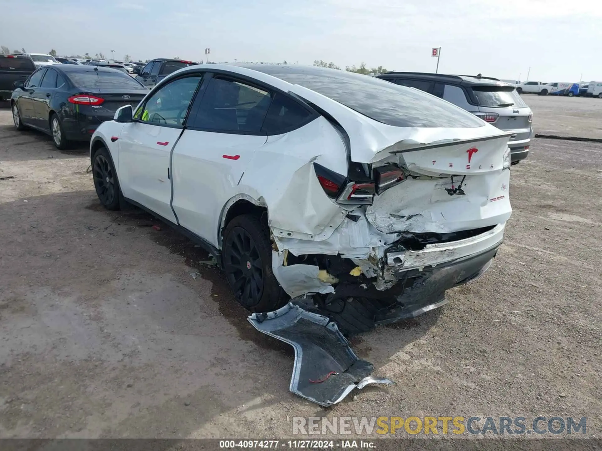 6 Photograph of a damaged car 7SAYGDEE6PA160258 TESLA MODEL Y 2023