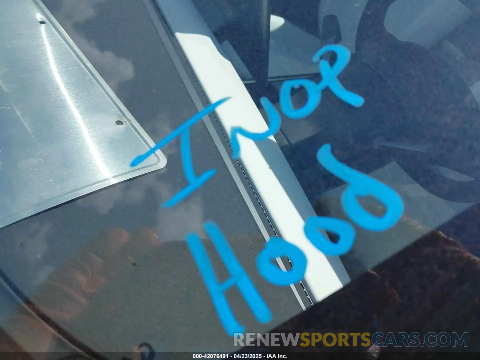 10 Photograph of a damaged car 7SAYGDEE6PA162186 TESLA MODEL Y 2023