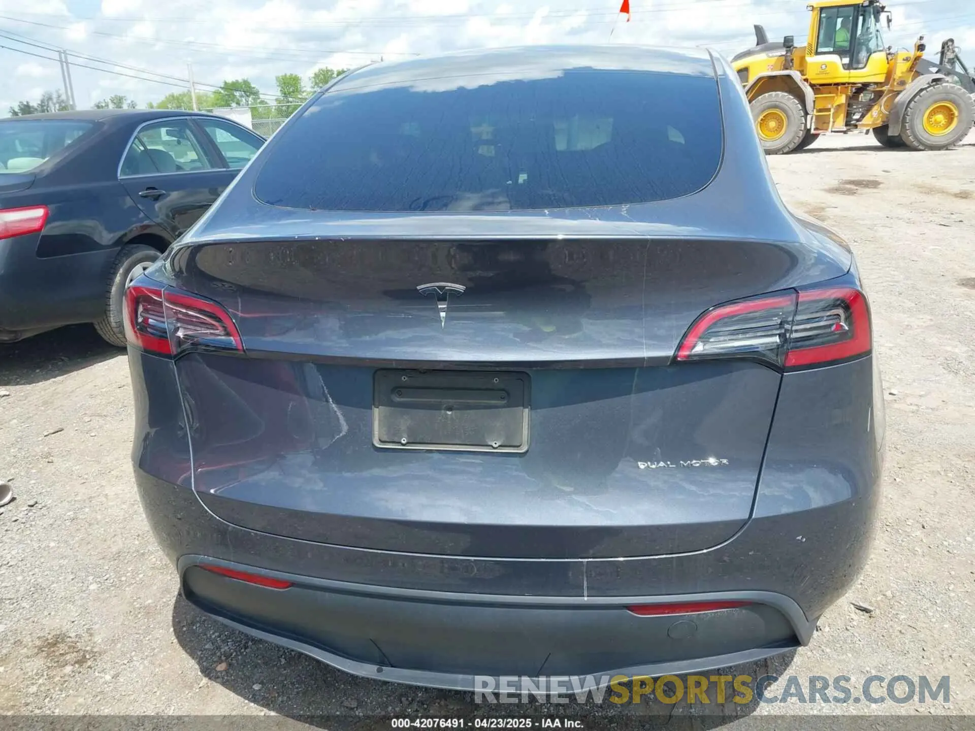 15 Photograph of a damaged car 7SAYGDEE6PA162186 TESLA MODEL Y 2023