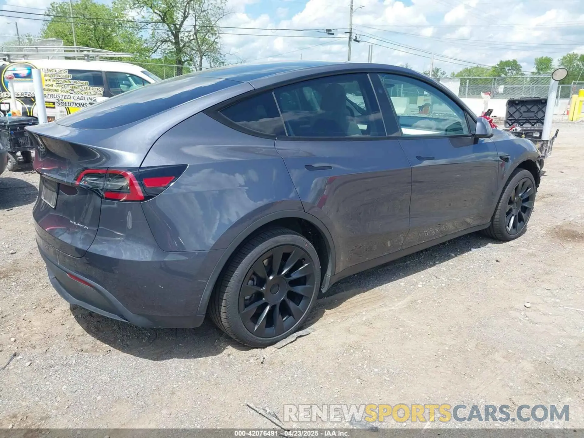 4 Photograph of a damaged car 7SAYGDEE6PA162186 TESLA MODEL Y 2023